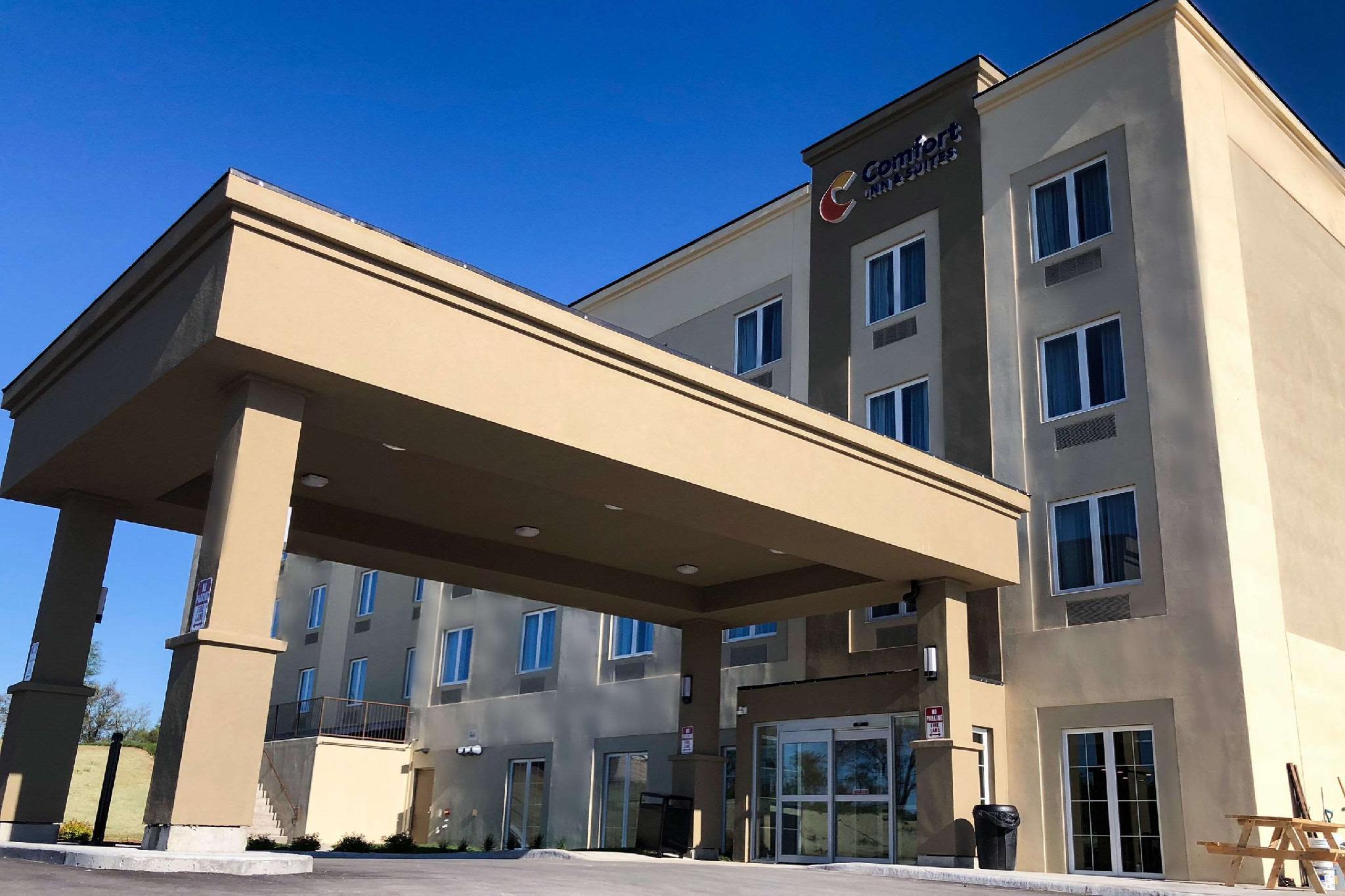 Comfort Inn & Suites Greater Napanee Exterior foto